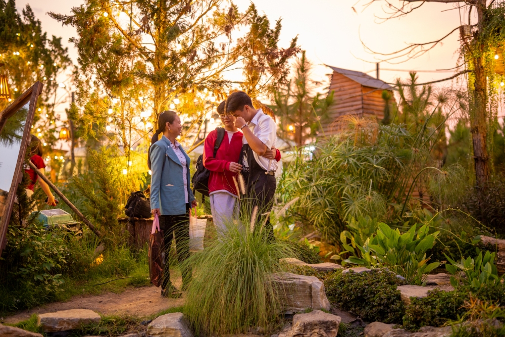 Khoảnh khắc đoàn tụ bất ngờ sau bao nhiêu ngày mong chờ